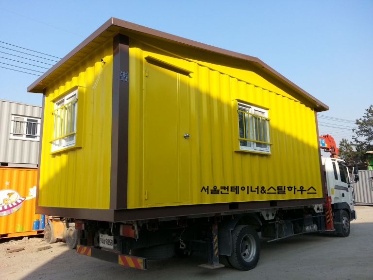   겨자색