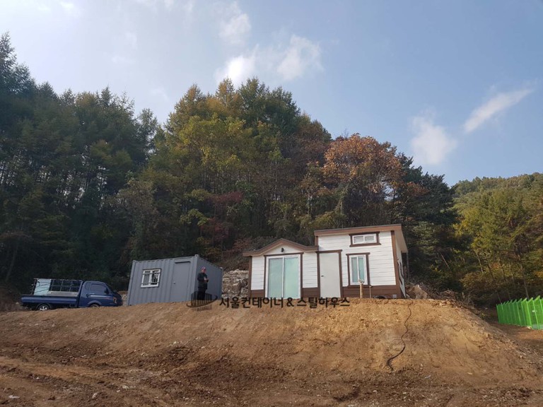  원주 농막용 이동식주택과 창고용 컨테이너 출고