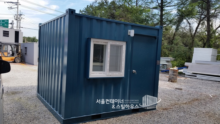   내부 단열보강되어 주문제작한 3m*3m 소형 컨테이너