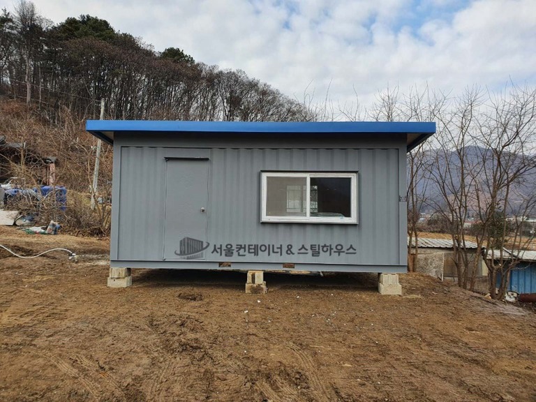 전원생활의 시작, 서울컨테이너와 함께 농막 컨테이너 준비해보세요.. _ 컨테이너 출고 후 컨테이너 지붕 현장제작 완료하였습니다.