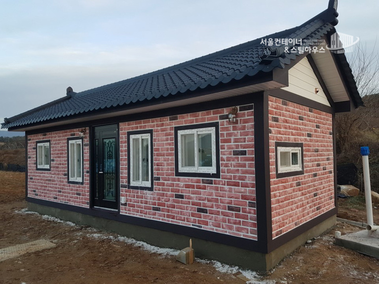  여주 삼승리, 파벽돌 양철기와지붕 주택
