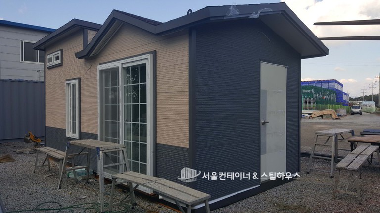  다락방이 있는 미니 2층 이동식주택