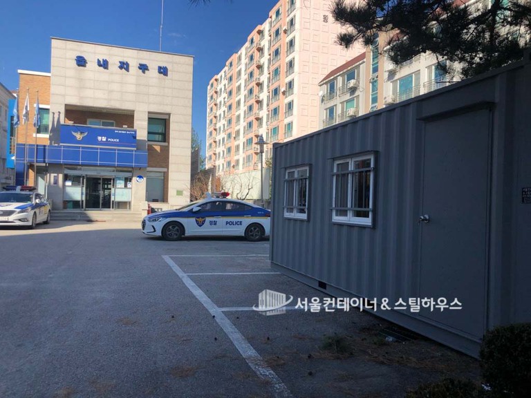  충북 보은의 파출소 5곳으로 출고된 컨테이너들 모습입니다.